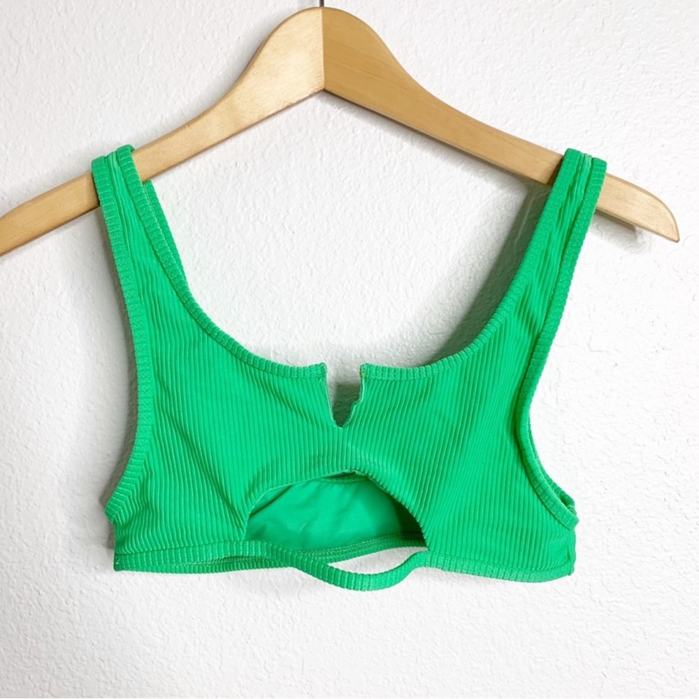 Frankie’s bikini lime green top size small